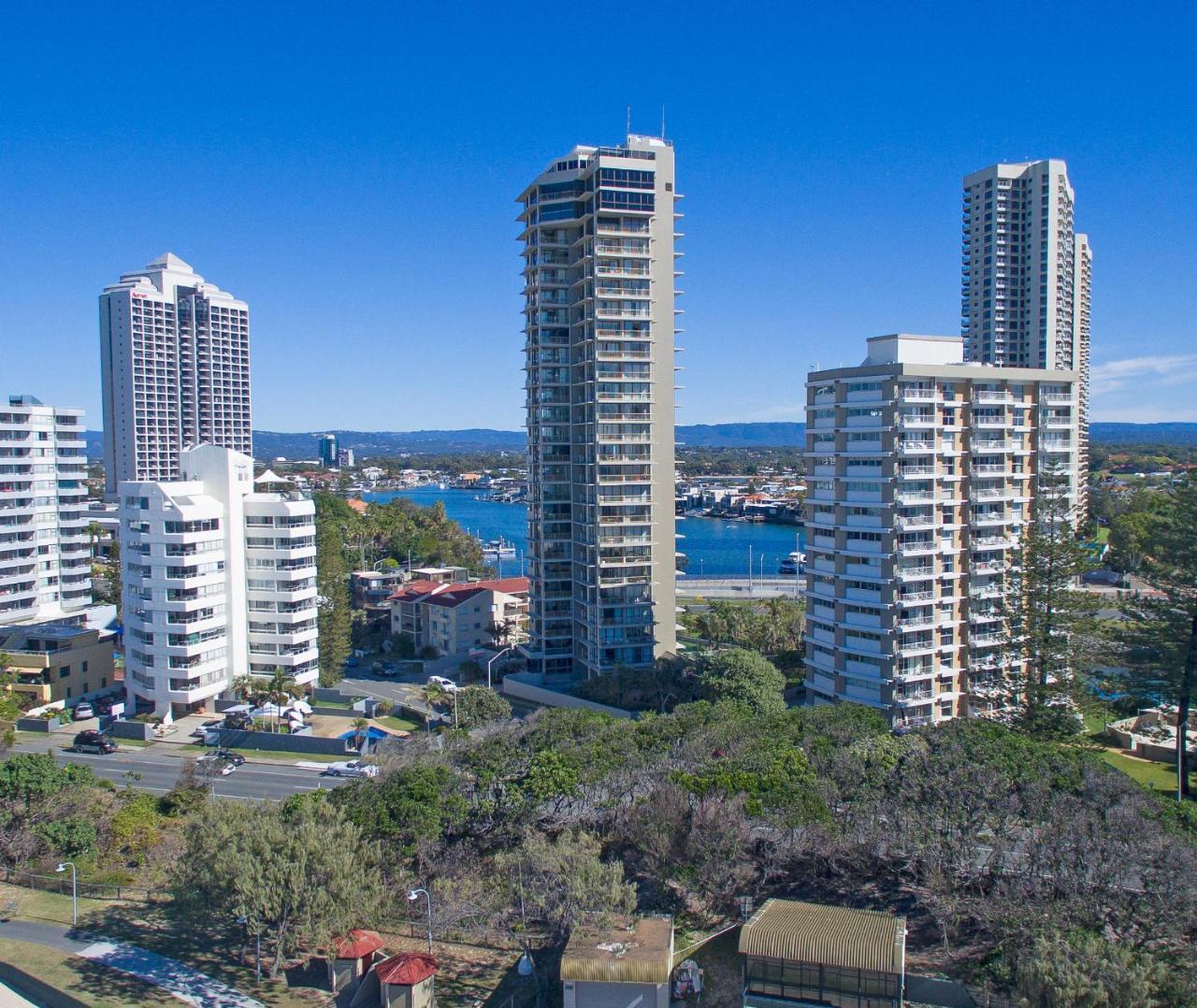 Capricorn One Beachside Holiday Apartments - Official Gold Coast Exterior foto